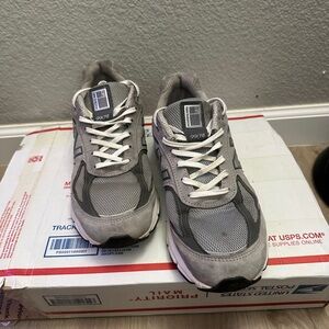 Size 11 - New Balance 990v4 Made in USA Grey Silver